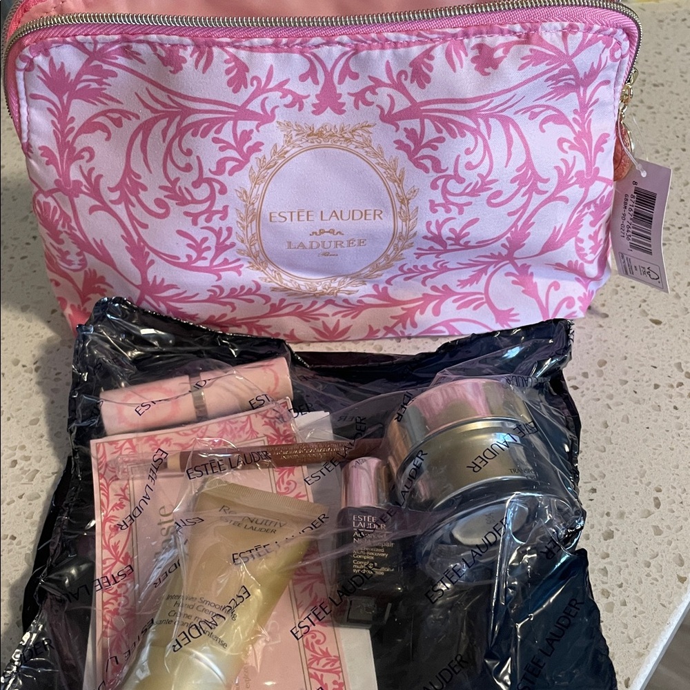 Estee Lauder Limited Edition X Ladurée‎ 6 Pc Re-Nutriv Gift Set * New & SEALED - Picture 2 of 6